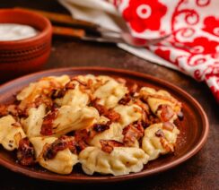 Najlepsze pierogi w Krakowie - tradycyjne pierogi z okrasą