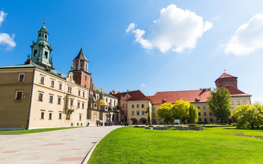 Noc Muzeów Kraków - wzgórze wawelskie z zamkiem Noc Muzeów Kraków - zamek królewski na Wawelu