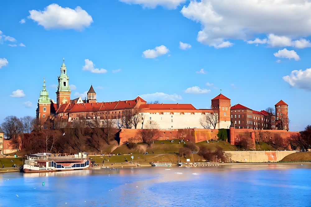 Zamki w Małopolsce - wzgórze wawelskie nad Wisłą Zamki w Małopolsce - Zamek Królewski na Wawelu