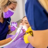 piaskowanie zębów - co to i jak się je wykonuje