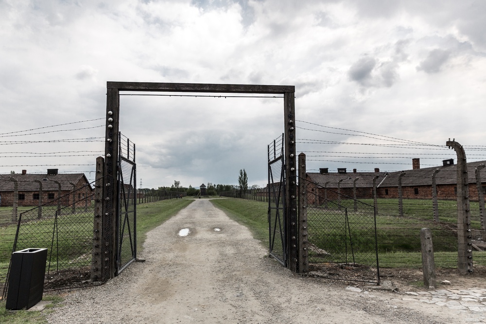 Baraki w obozie zagłady Birkenau Brama obozu Auschwitz II Birkenau