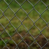 Jak naciągnąć siatkę ogrodzeniową? Wskazówki