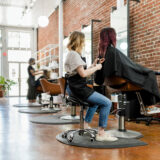 Wyposażenie salonu fryzjerskiego – lista najważniejszych elementów