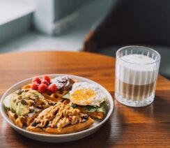 śniadanie Kraków - gofry na słodko i słono z kawą