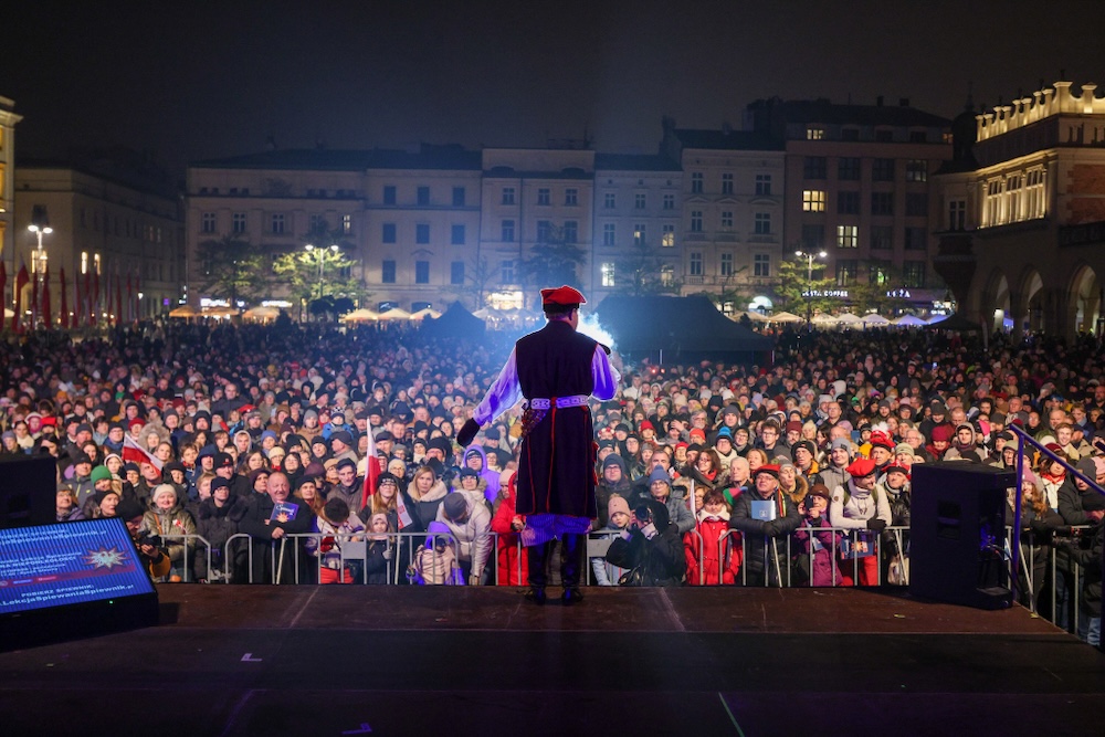 11 listopada Kraków - krakowska lekcja śpiewania na rynku 11 listopada Kraków - wspólne śpiewanie na rynku