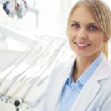 dentystka w gabinecie