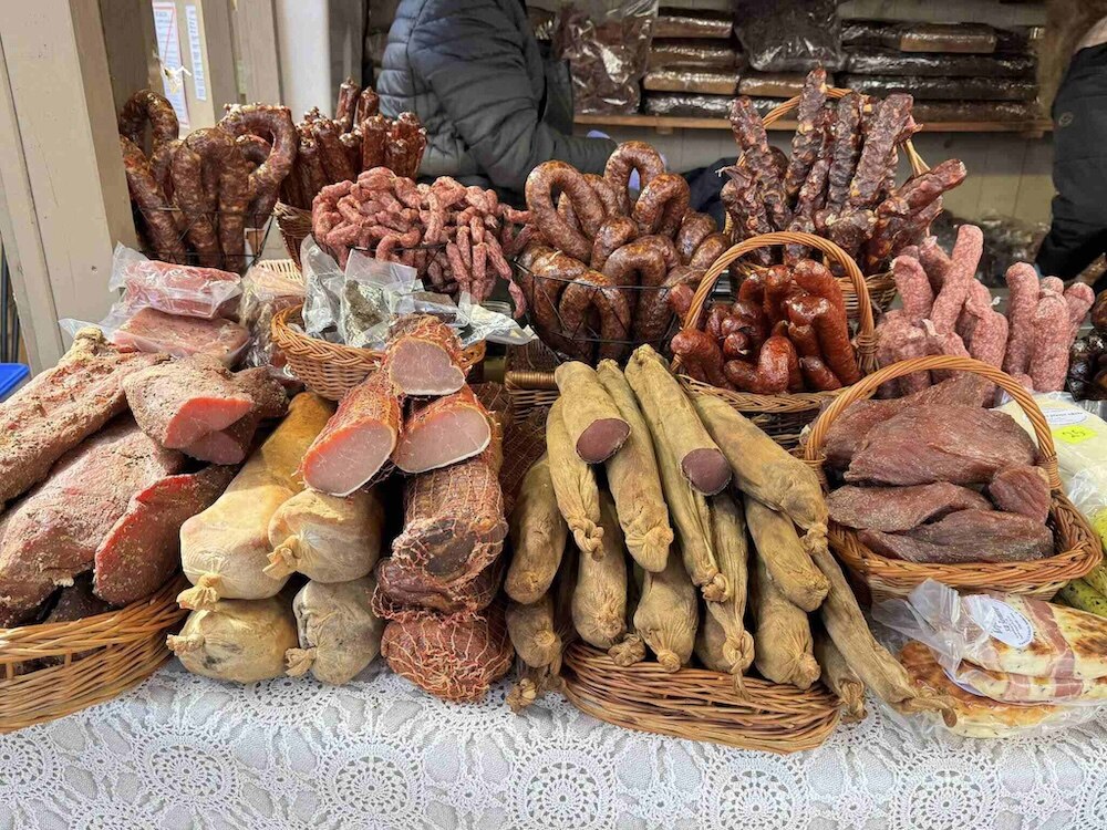 stragan z wędlinami na sprzedaż 